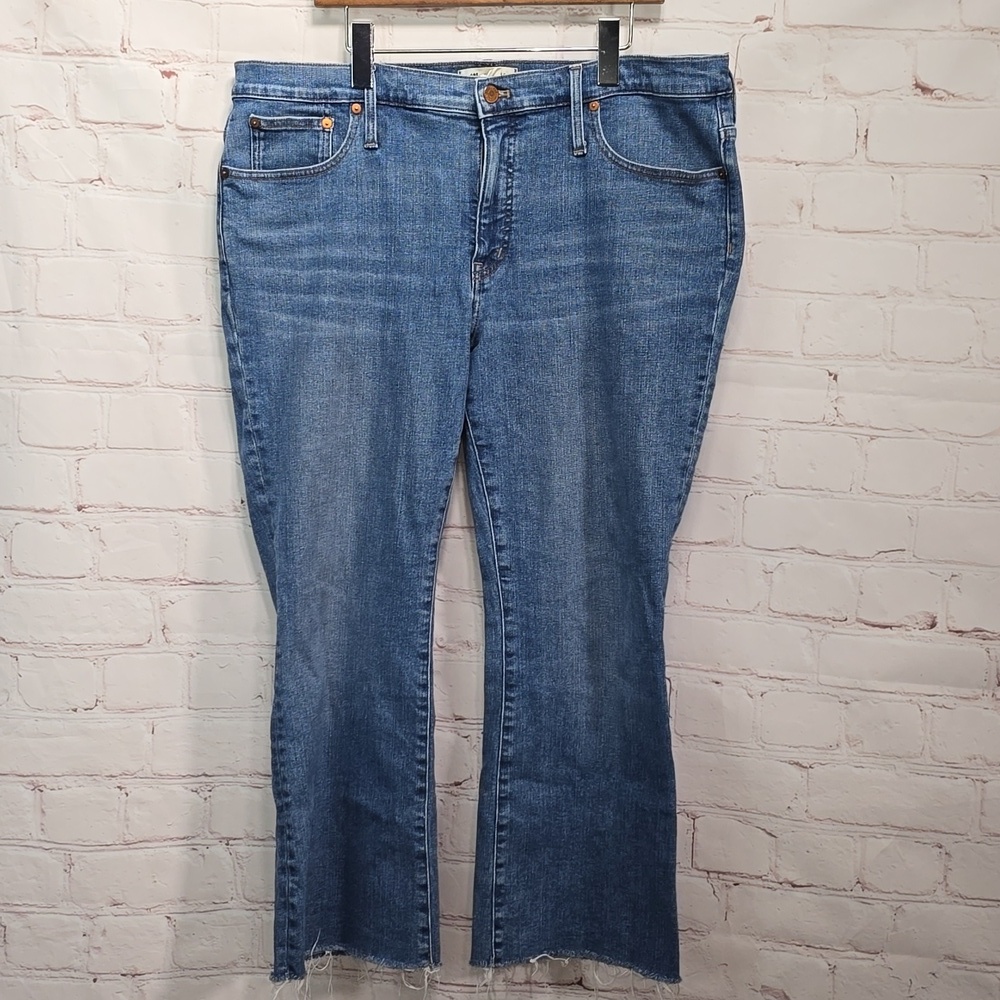 Madewell Mid Rise Kick Out Jean Non Distressed Womens Size 33